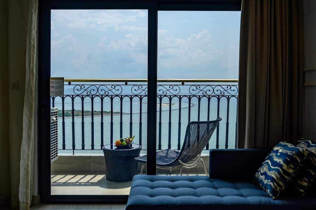 Golden Apartment With Sea View ダナン市 エクステリア 写真