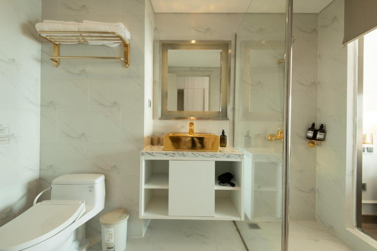 Golden Apartment With Sea View ダナン市 エクステリア 写真
