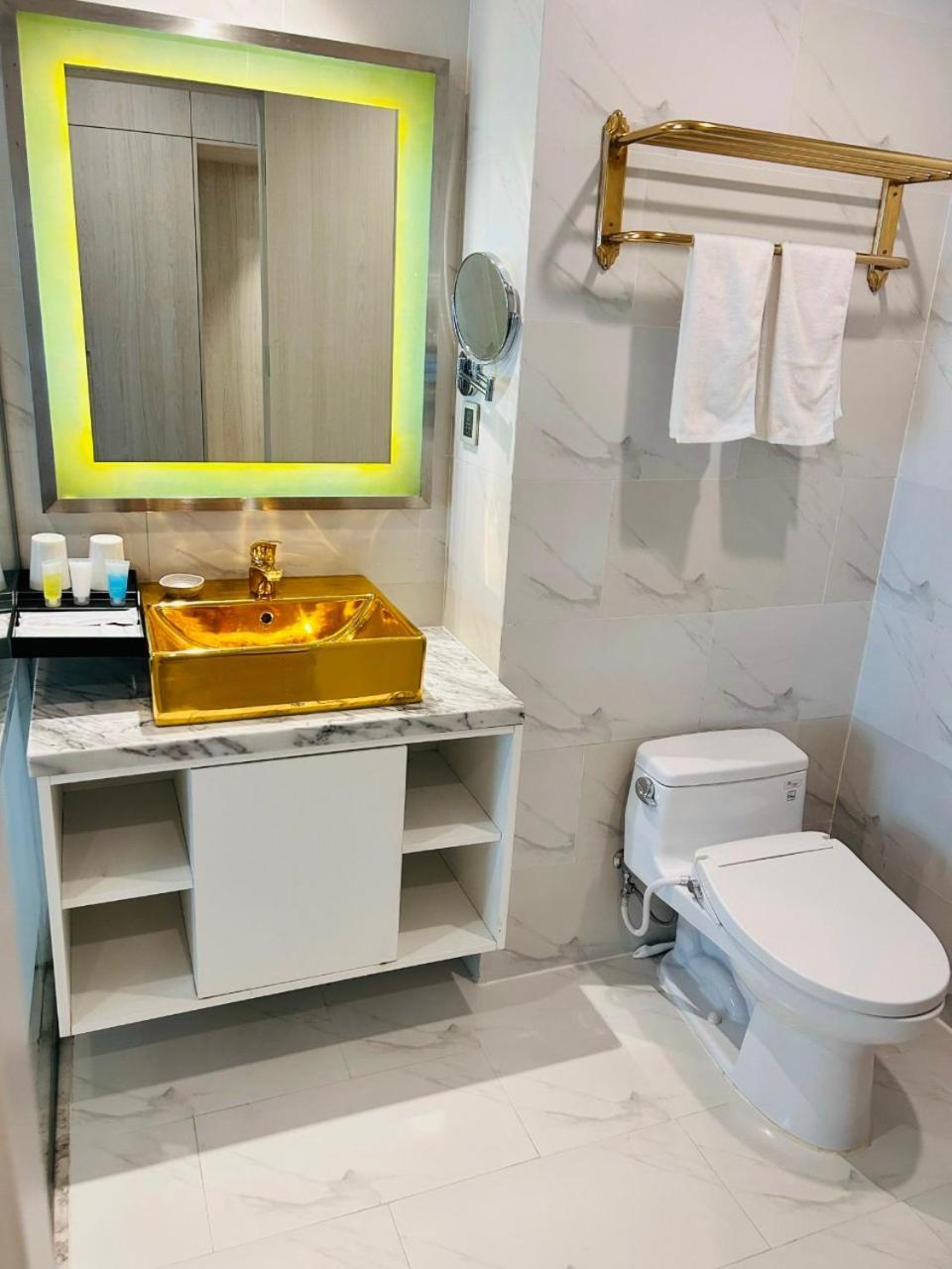 Golden Apartment With Sea View ダナン市 エクステリア 写真