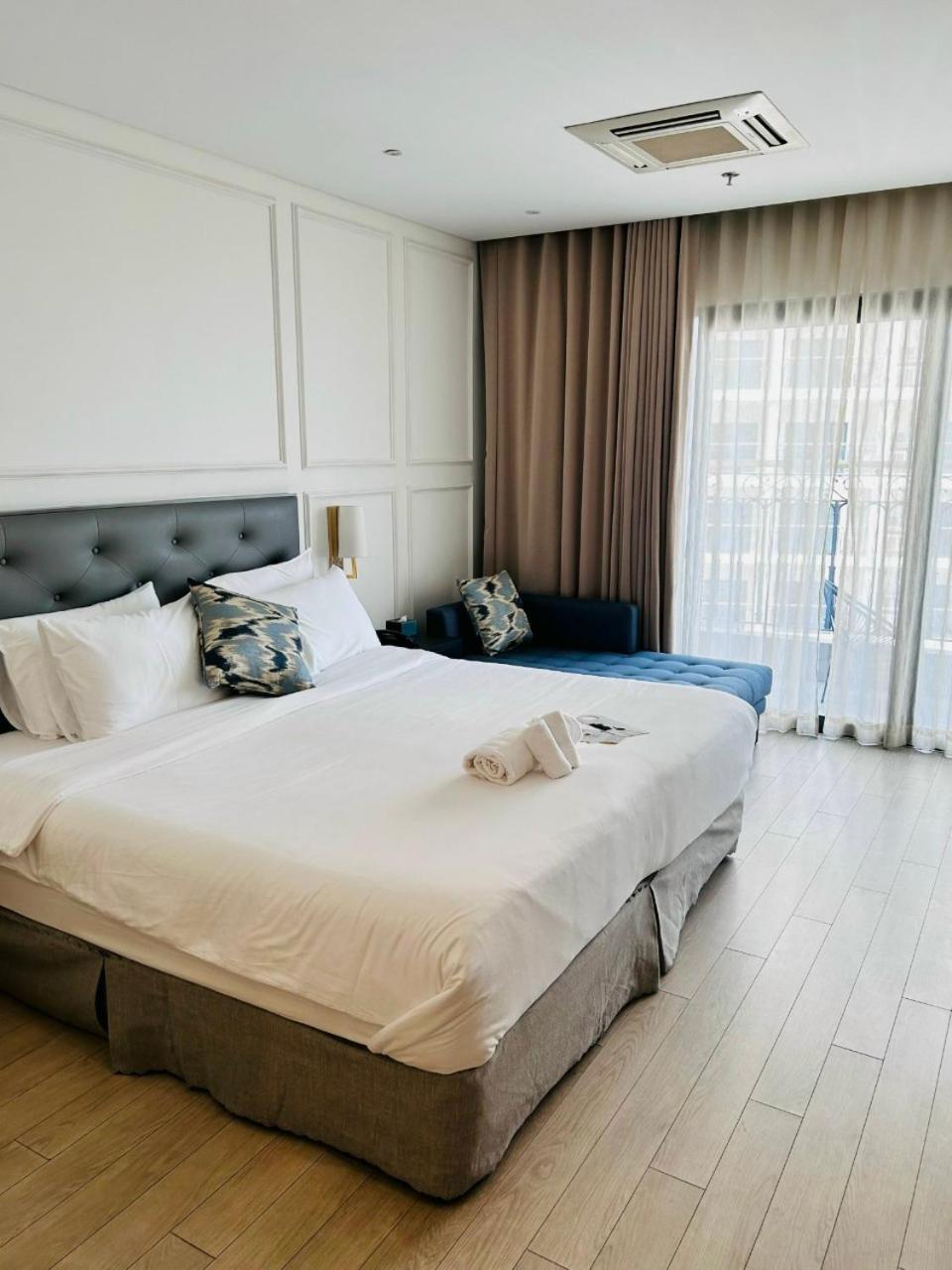 Golden Apartment With Sea View ダナン市 エクステリア 写真