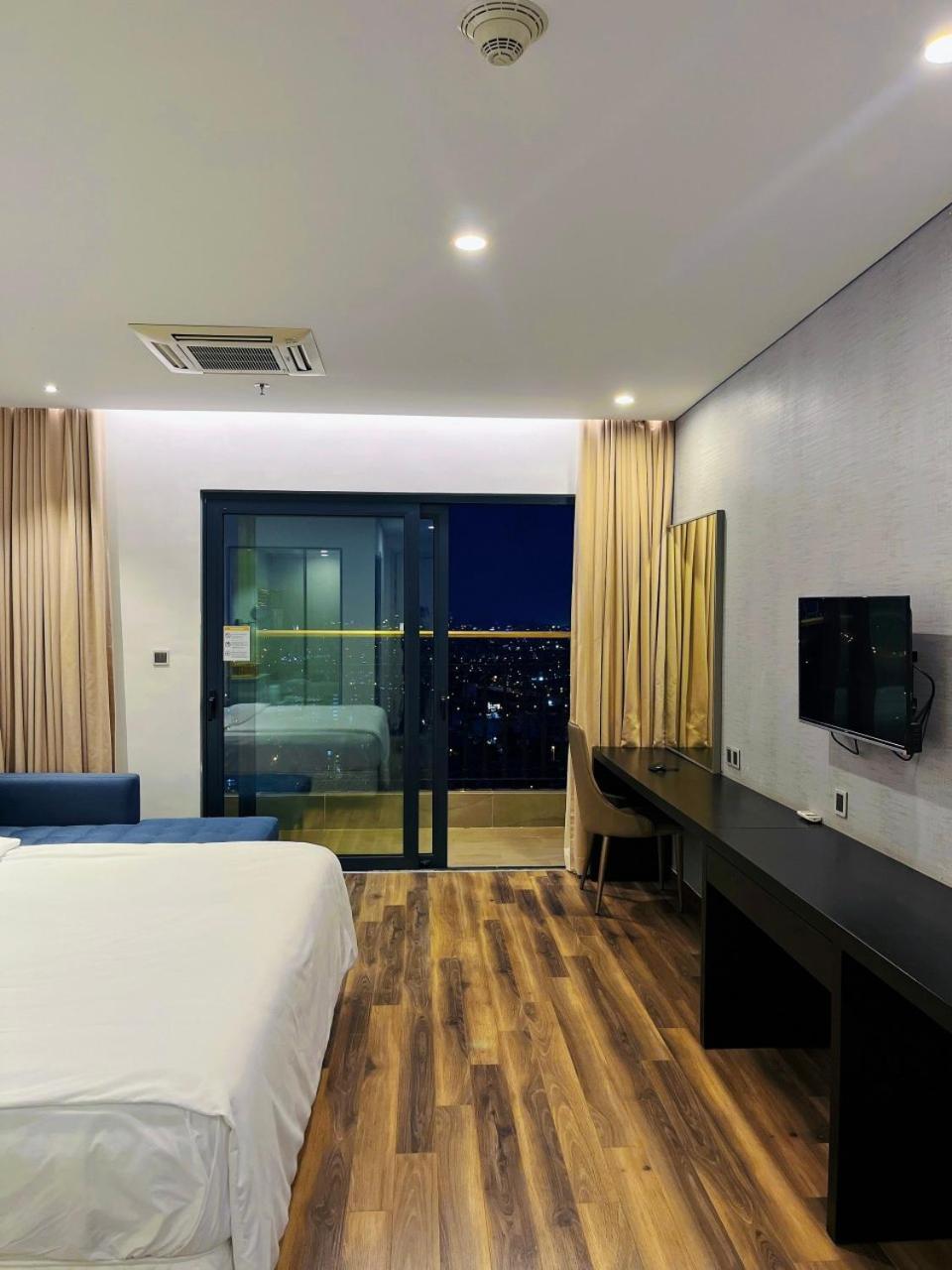 Golden Apartment With Sea View ダナン市 エクステリア 写真